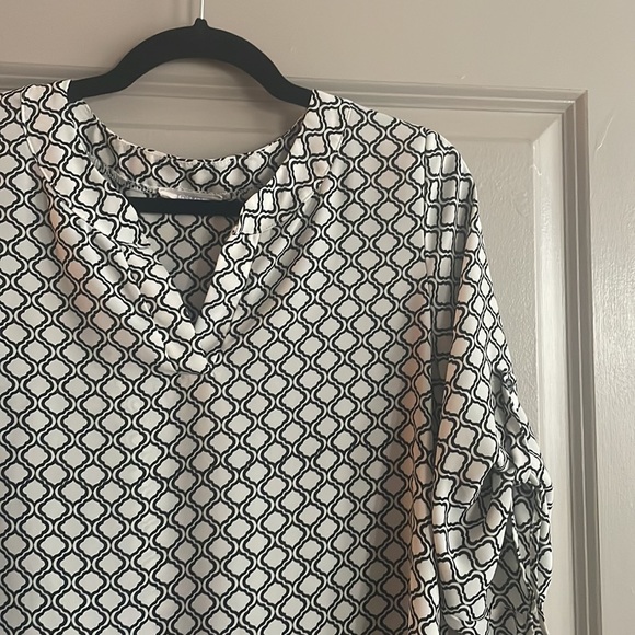Patterned Blouse - Picture 2 of 3